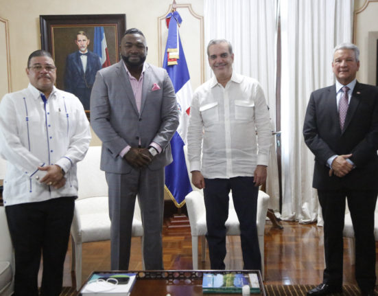 PRESIDENTE ABINADER RECIBE A DAVID ORTIZ