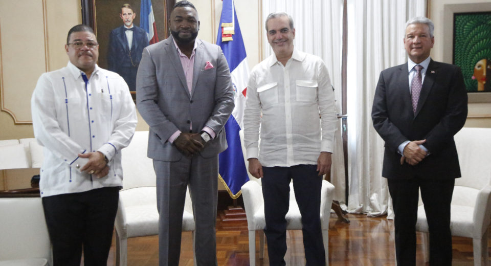 PRESIDENTE ABINADER RECIBE A DAVID ORTIZ